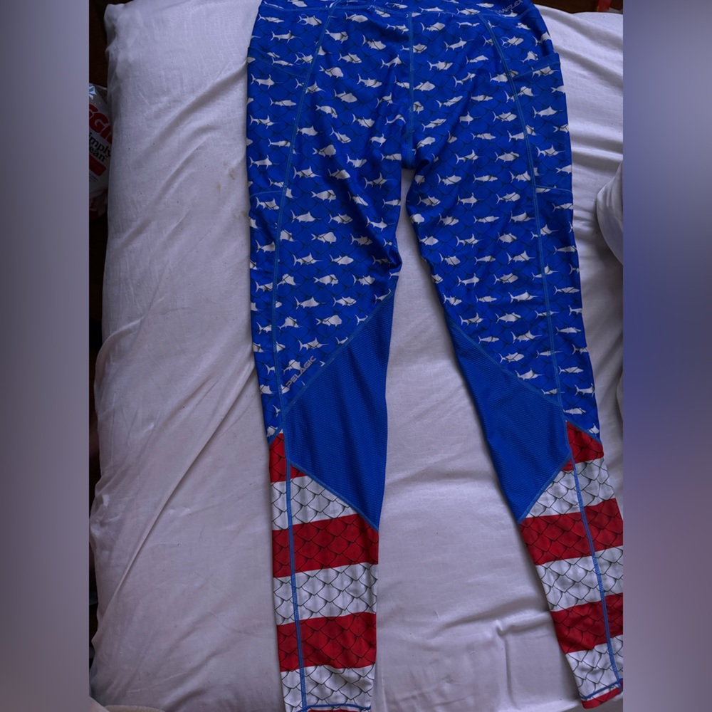 Pelagic leggings gently used like new